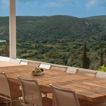 Casa Kombonada Villa Kastrisianika